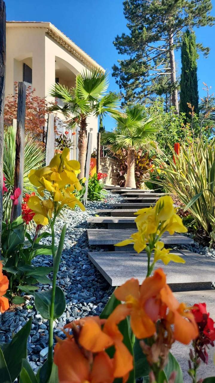 Escalier avec jardin sur les côtés Manosque