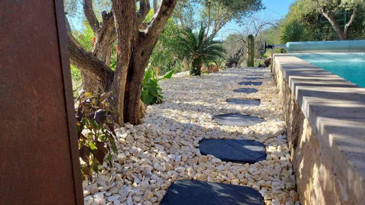 Jardin extérieur bâtiment Manosque